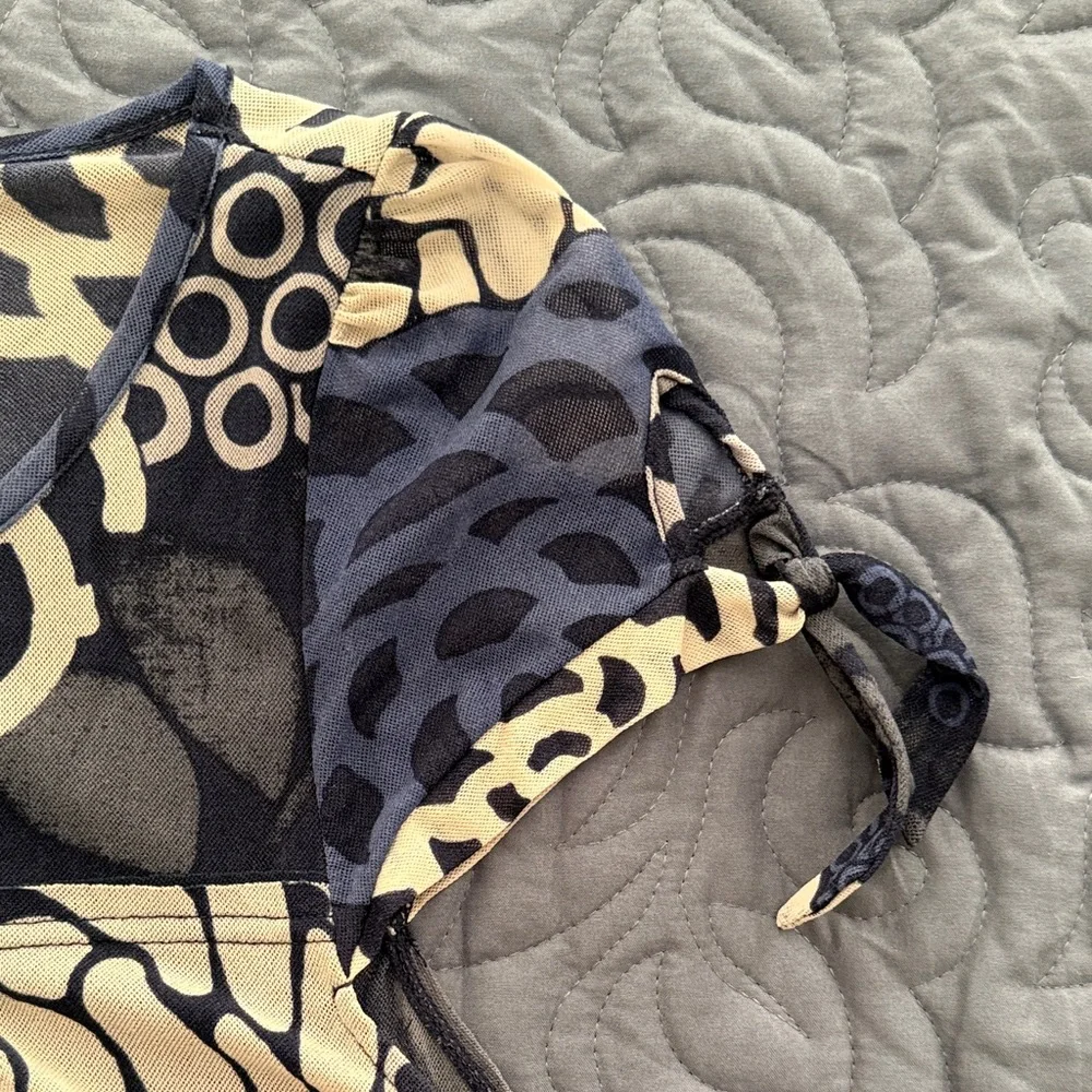 DKNY Blue and Cream Floral Blouse - Picture 4 of 5